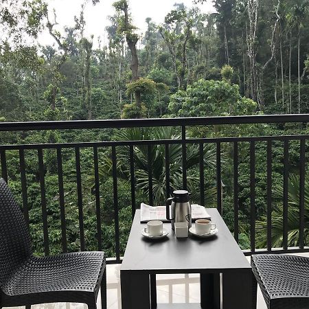 Highland Bristo Hotel Kalpatta Buitenkant foto